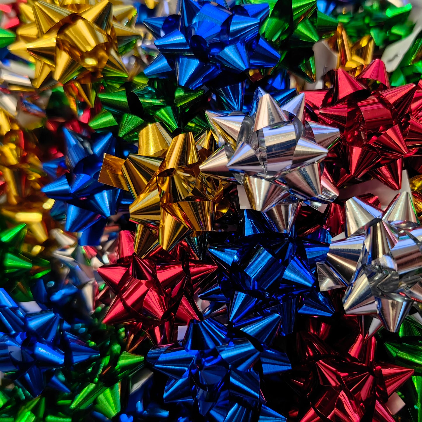 🎀 Mini Gift Bows – 50-Pack of Shiny Star Stickers